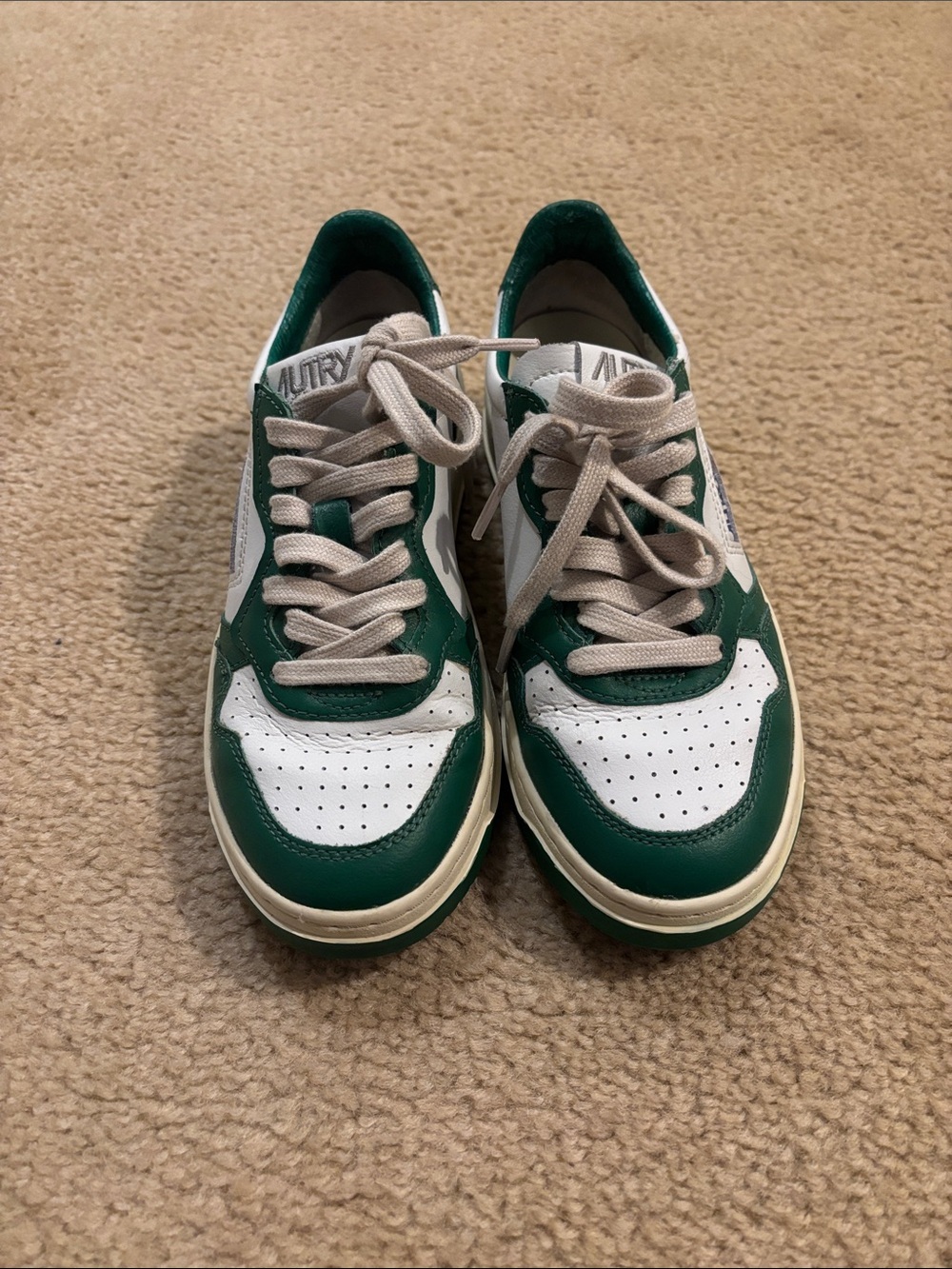 AUTRY SNEAKERS
MEDALIST LOW BICOLOR SNEAKERS IN WHITE AND GREEN LEATHER - Picture 1 of 6